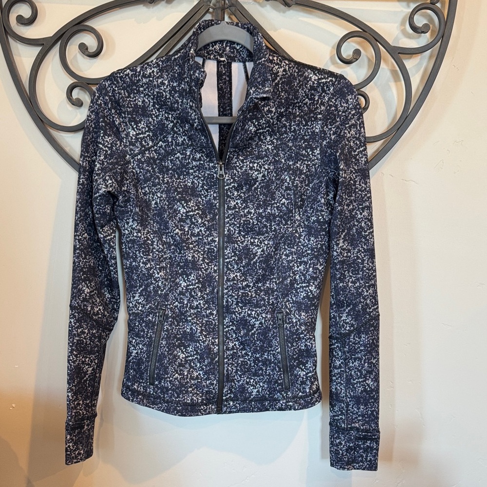 Lululemon Women's Blue Patterned Jacket size Small or 6